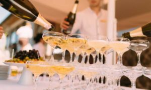 The Difference Between Champagne and sparkling wine - Champagne vs. Sparkling Wine